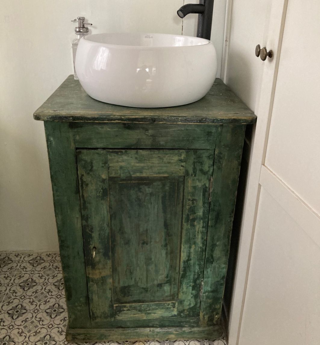 VANITORIO refaccionado y pintado de color verde envejecido en santiago de chile